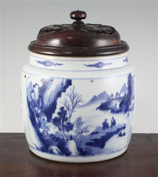 A Chinese blue and white jar, 18th century, total height 24.5cm, star crack to base